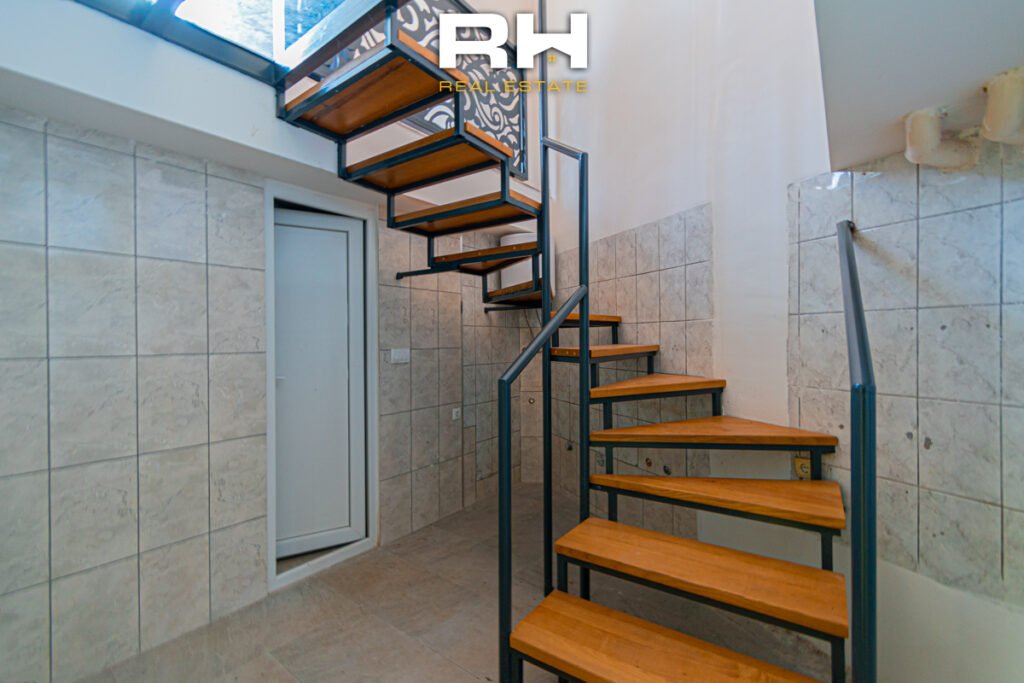 Lokal 120.25m² me #QIRA në Ulpianë