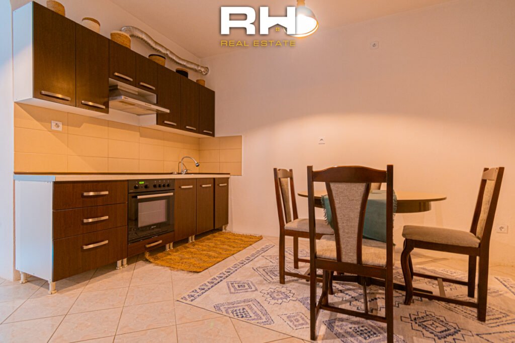 Kat shtëpie 65m² me #QIRA në Emshir