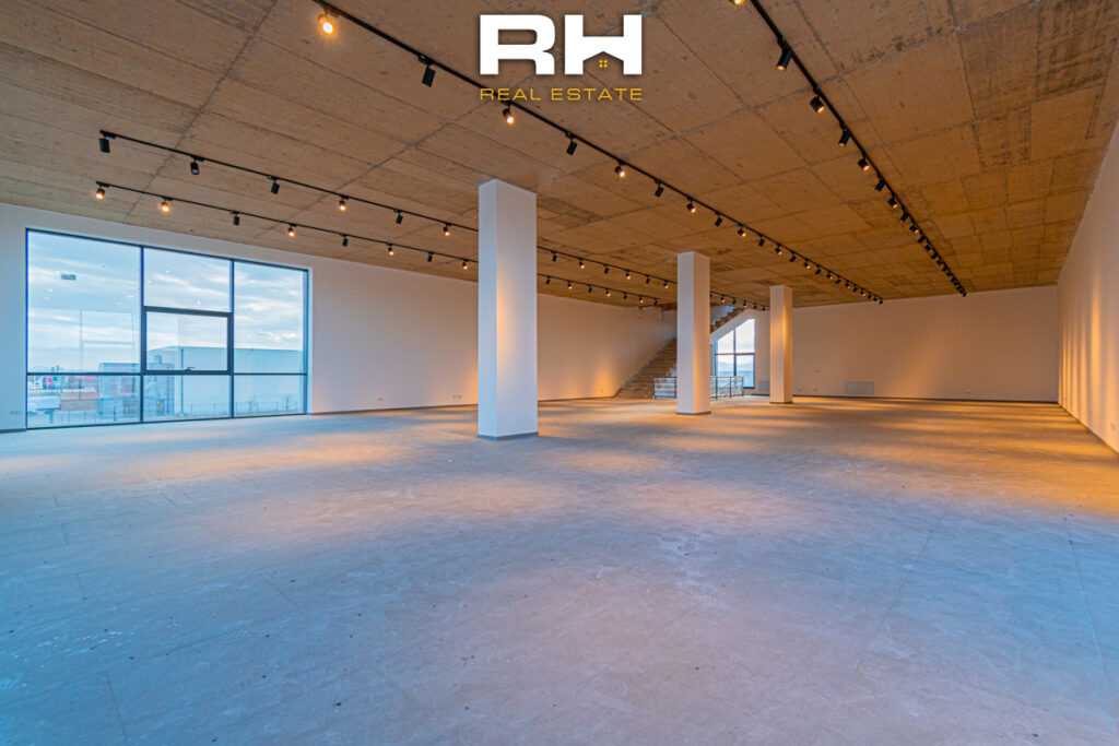 Objekt 700m² me #QIRA në Magjistralen Prishtinë-Ferizaj