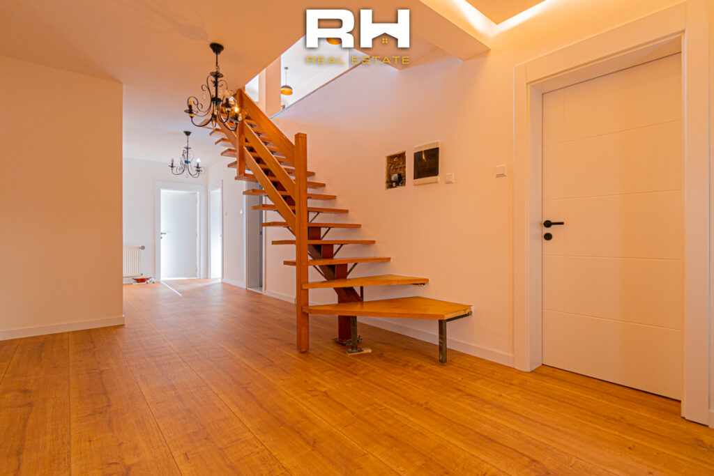 Shtëpi 530m² në SHITJE në Taslixhe
