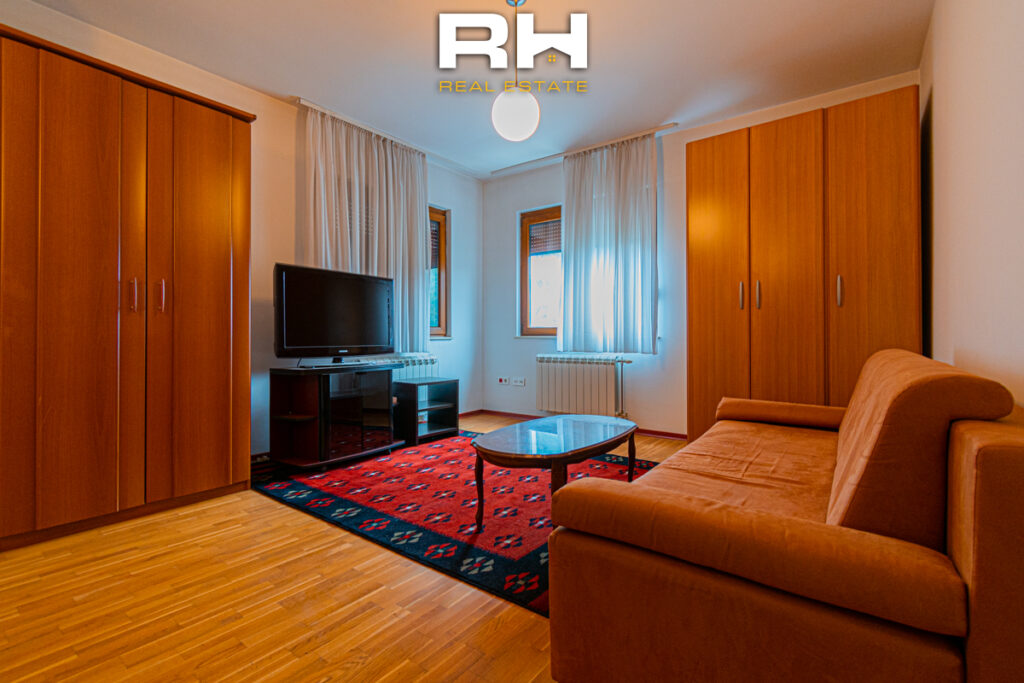 Shtëpi 600m² me #QIRA në Sofali