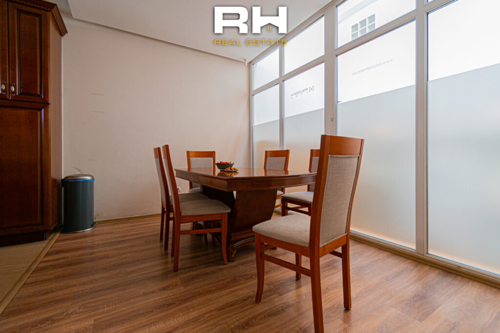 Zyre 184m² me #QIRA në Dardani
