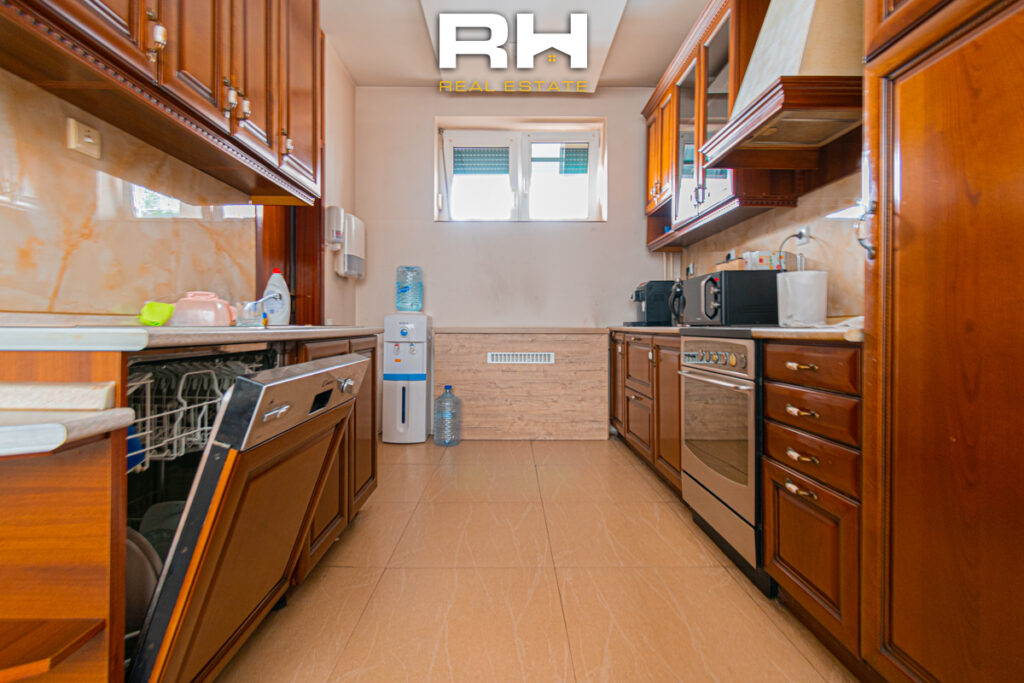 Zyre 184m² me #QIRA në Dardani
