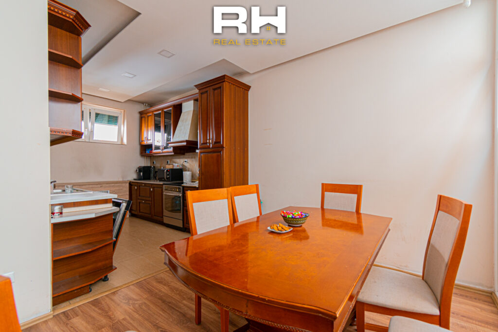 Zyre 184m² me #QIRA në Dardani
