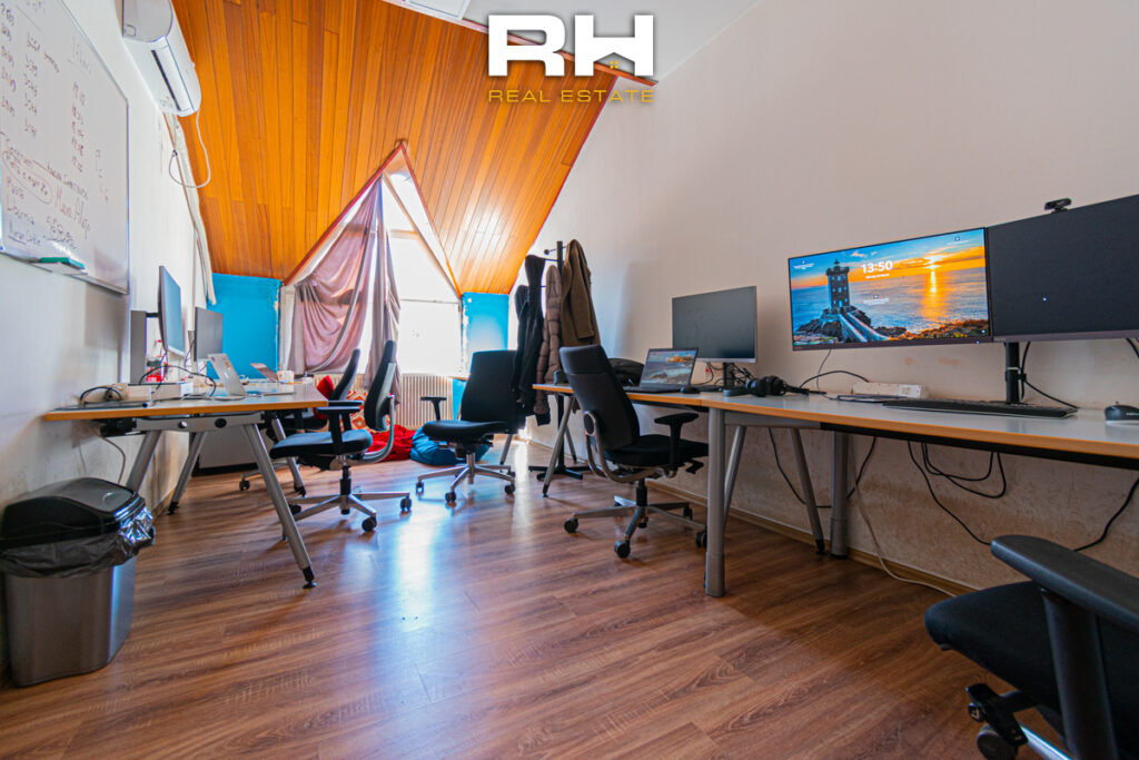 Zyre 184m² me #QIRA në Dardani