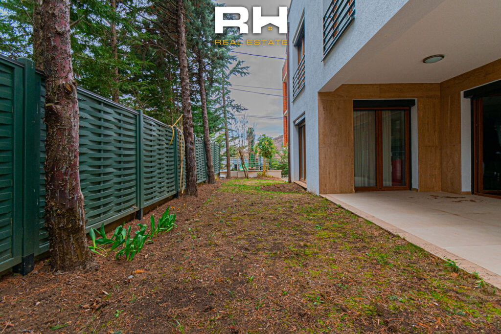 Shtëpi 600m² me #QIRA në Sofali