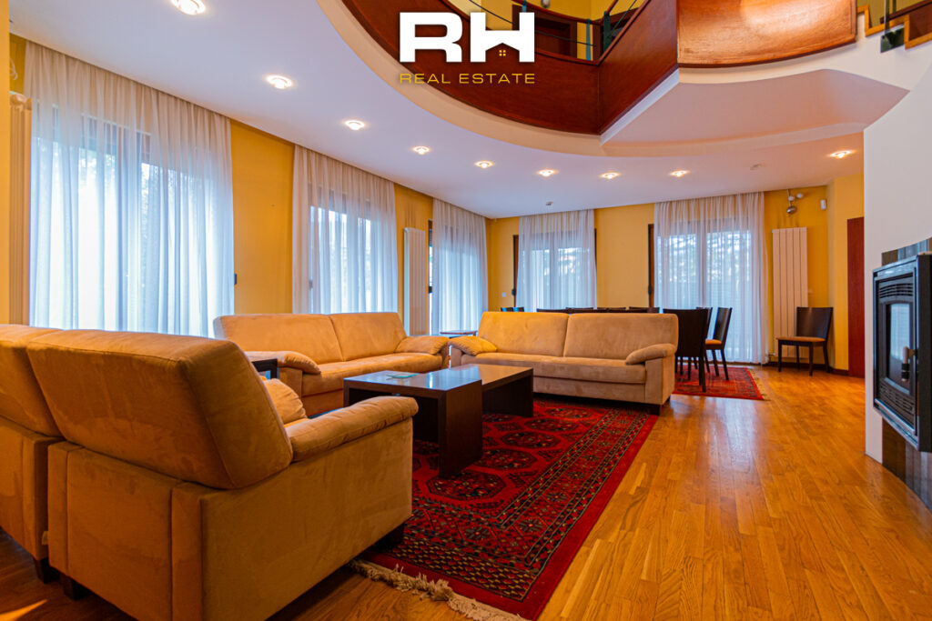 Shtëpi 600m² me #QIRA në Sofali