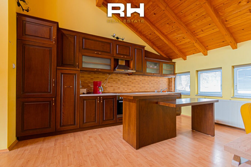 Kat shtëpie 85m² me #QIRA në Dragodan