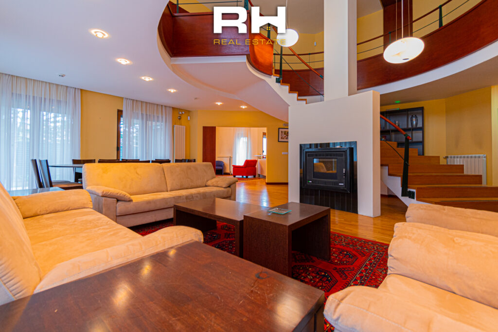Shtëpi 600m² me #QIRA në Sofali