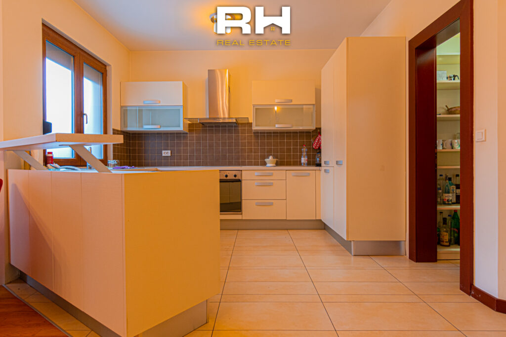 Shtëpi 600m² me #QIRA në Sofali