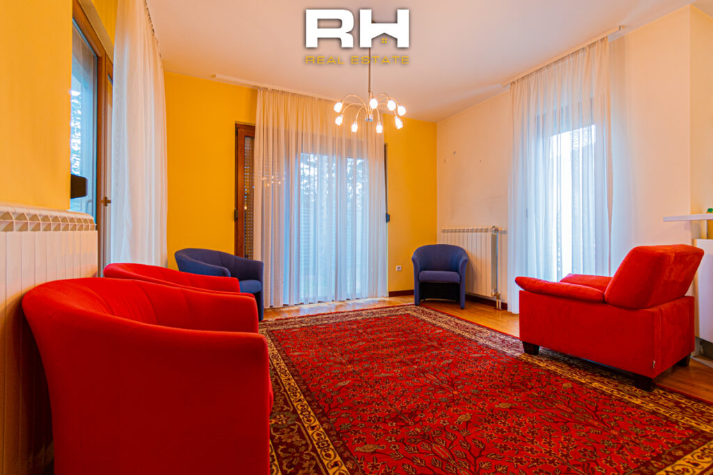 Shtëpi 600m² me #QIRA në Sofali