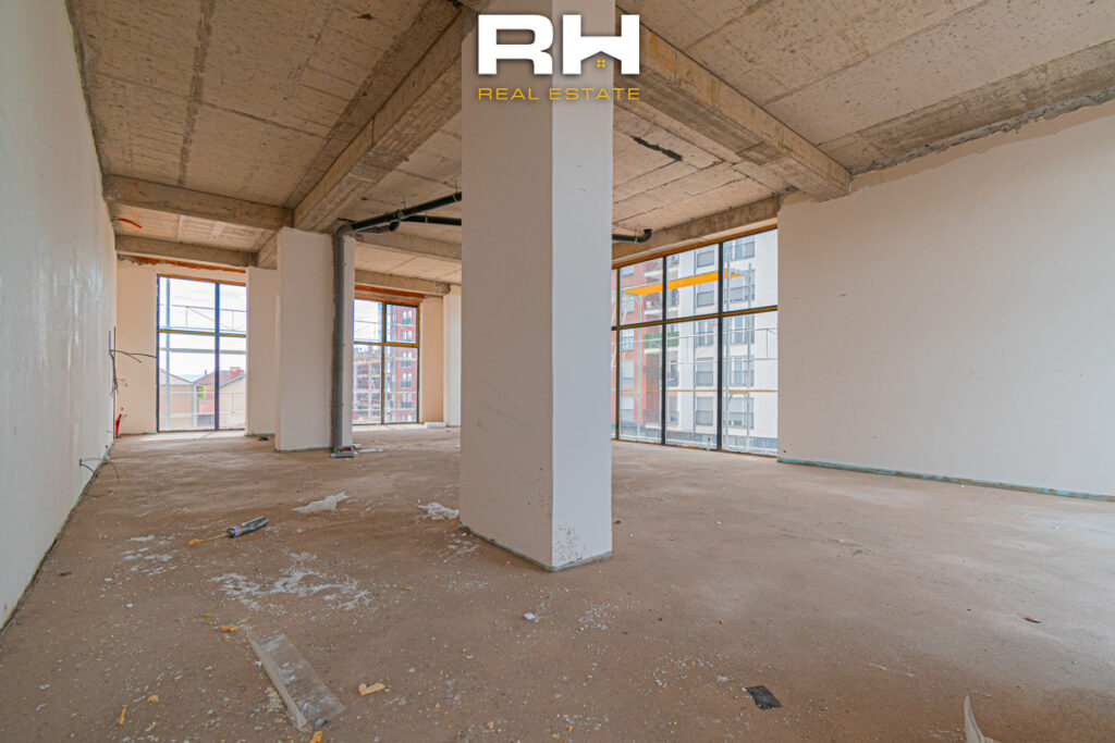 Lokal 110m² me #QIRA në Bregun e Diellit