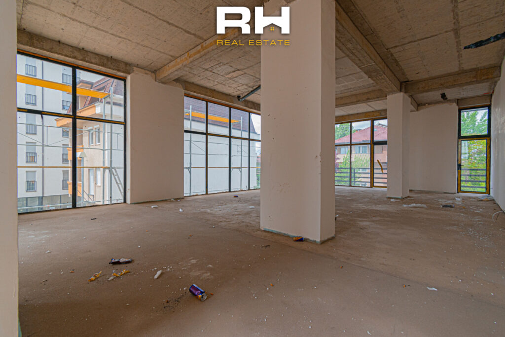 Lokal 110m² me #QIRA në Bregun e Diellit