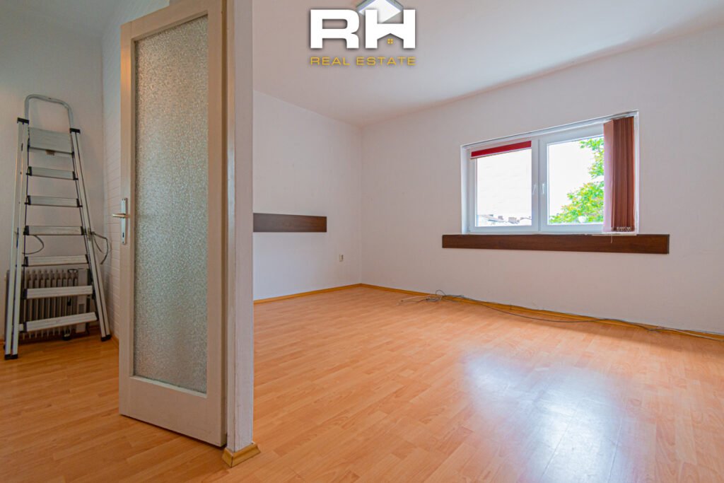 Banesë – Zyre 32m² me #QIRA në Qendër