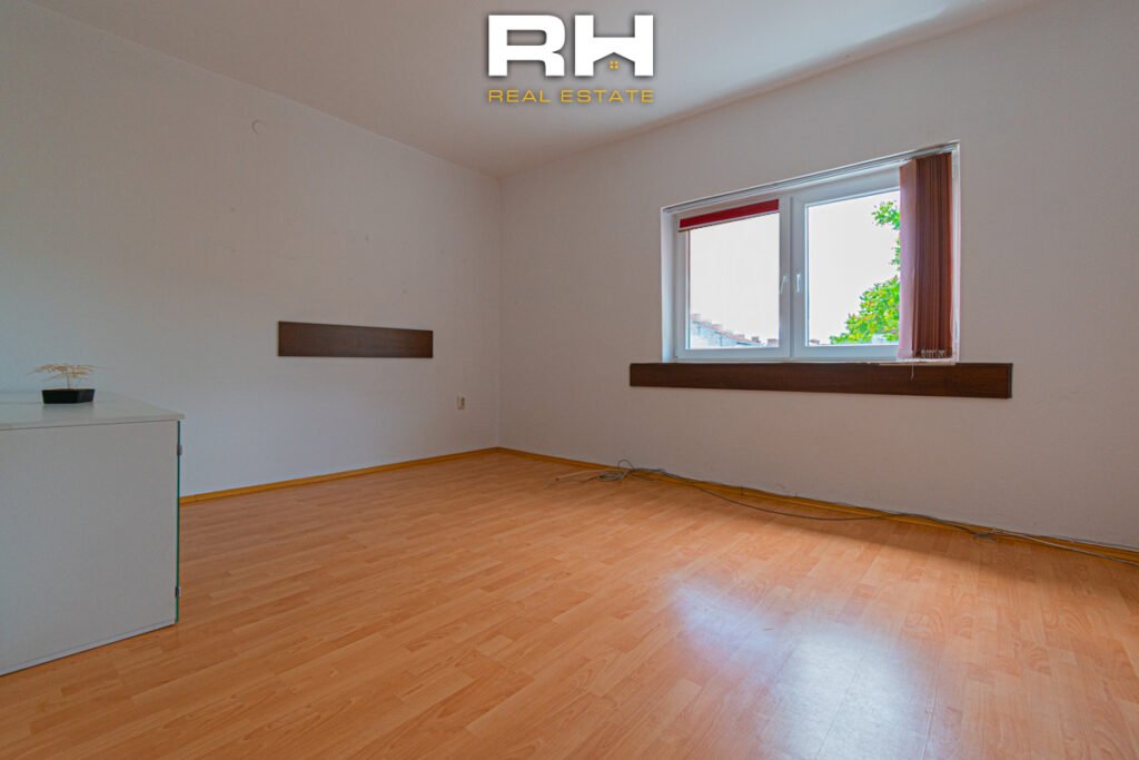 Banesë – Zyre 32m² me #QIRA në Qendër