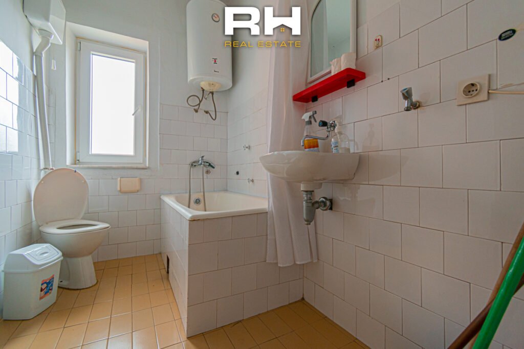 Banesë – Zyre 32m² me #QIRA në Qendër