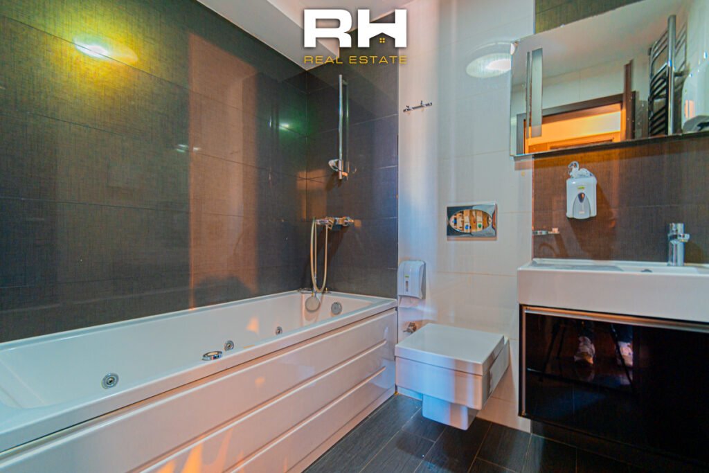 Banesë – Zyre 360m² + 60m² me #QIRA në Pejton