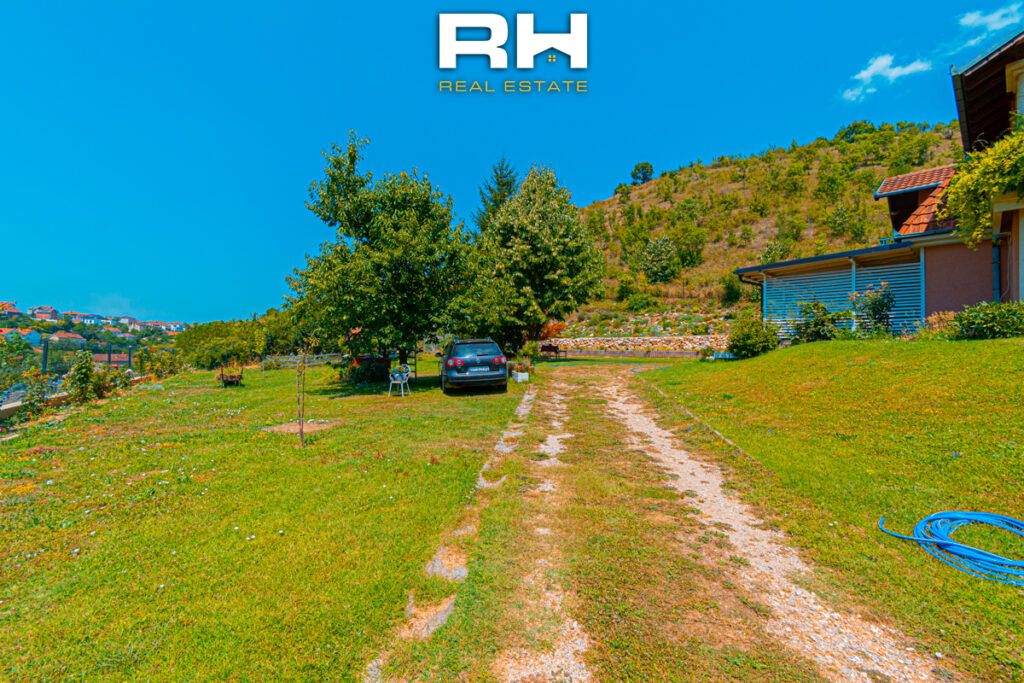 Shtëpi 320m² në SHITJE në Sofali