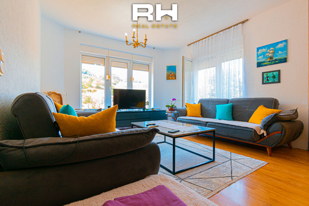 Shtëpi 320m² në SHITJE në Sofali
