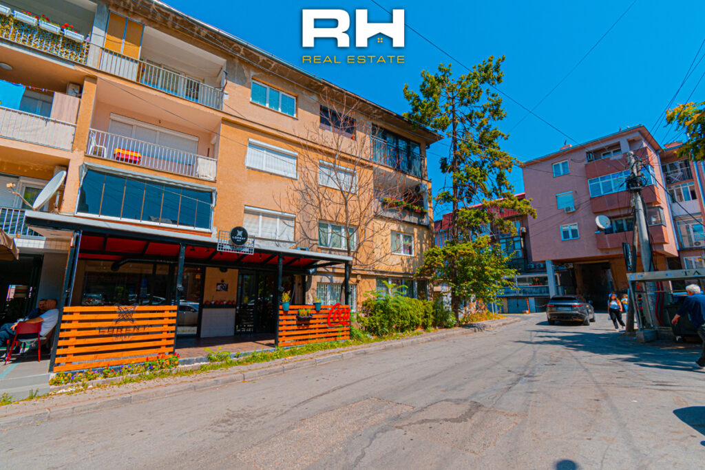 Banesë – Lokal 65m² në SHITJE në Qendër