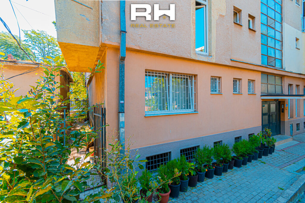 Banesë – Lokal 65m² në SHITJE në Qendër