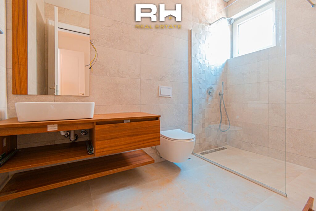Shtëpi 300m² me #QIRA në Royal Green Residence, Zllatar