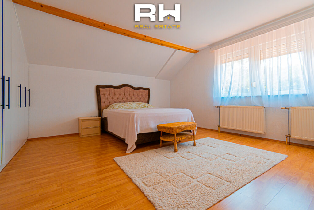 Shtëpi 320m² në SHITJE në Sofali