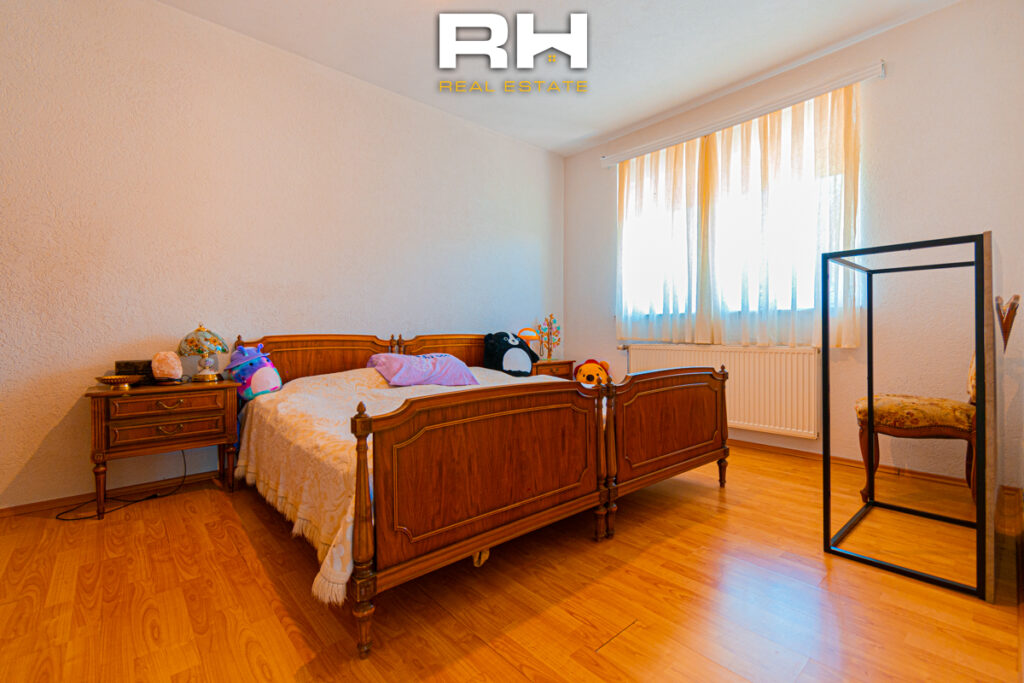 Shtëpi 320m² në SHITJE në Sofali