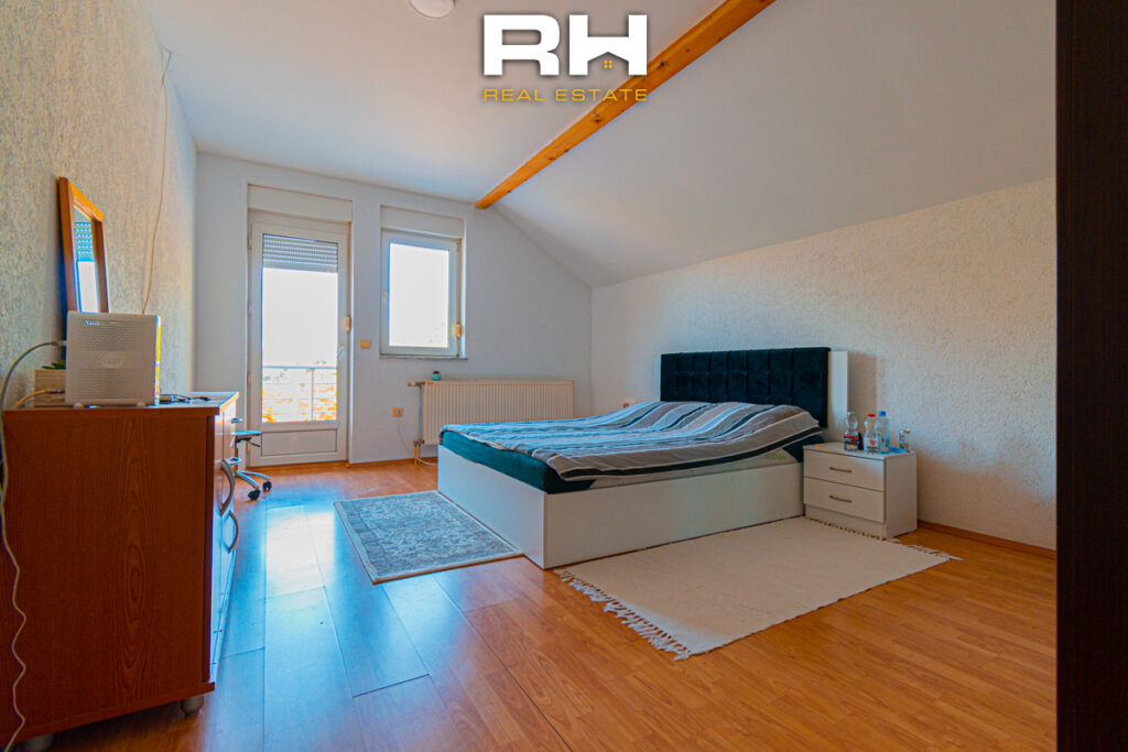 Shtëpi 320m² në SHITJE në Sofali