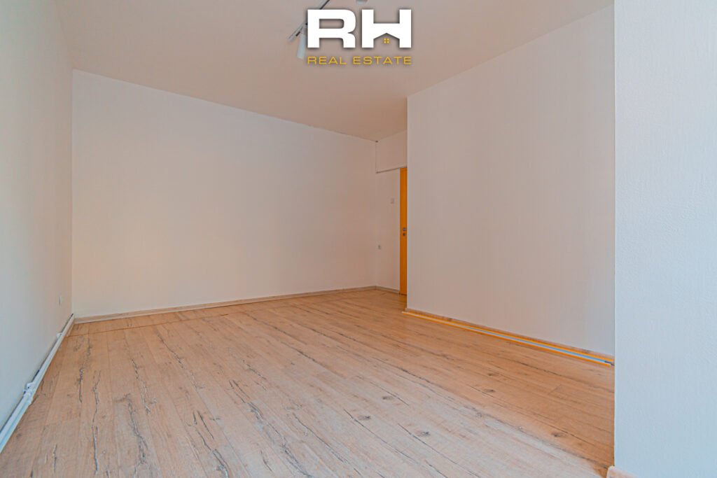 Banesë – Zyre 72m² me #QIRA në Qendër
