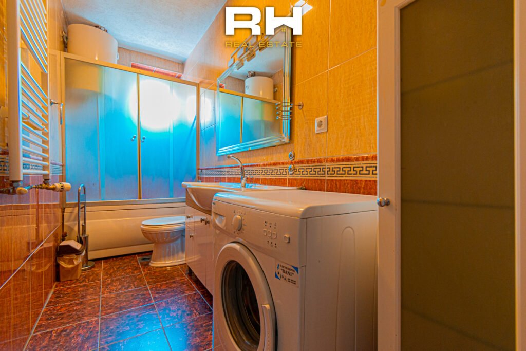 Banesë – Zyre 72m² me #QIRA në Qendër