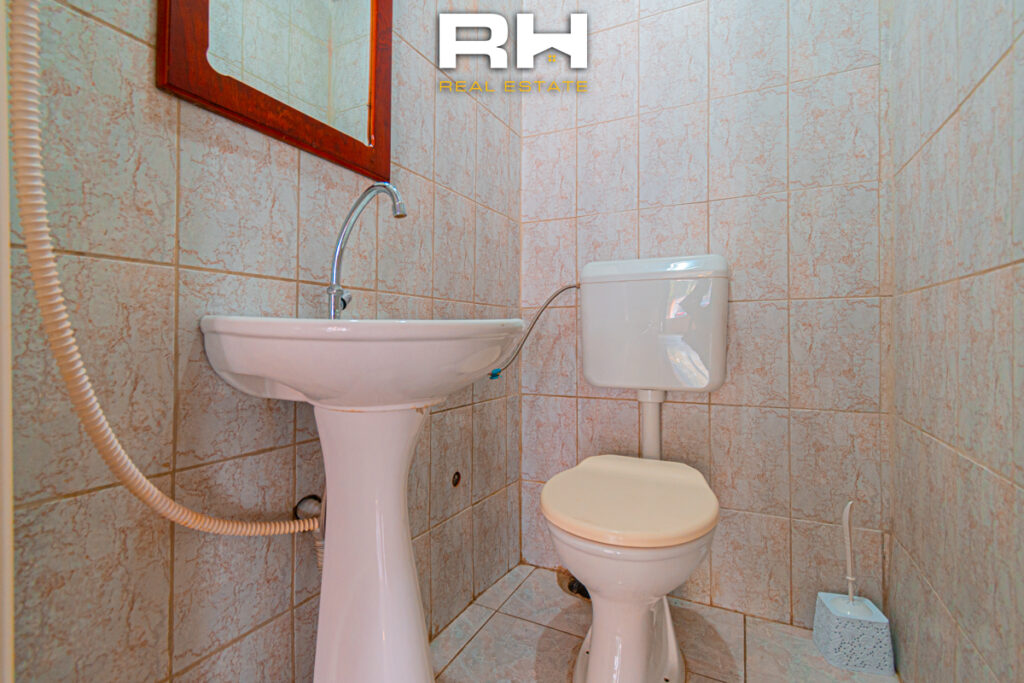Lokal 80m² me #QIRA në Bregun e Diellit