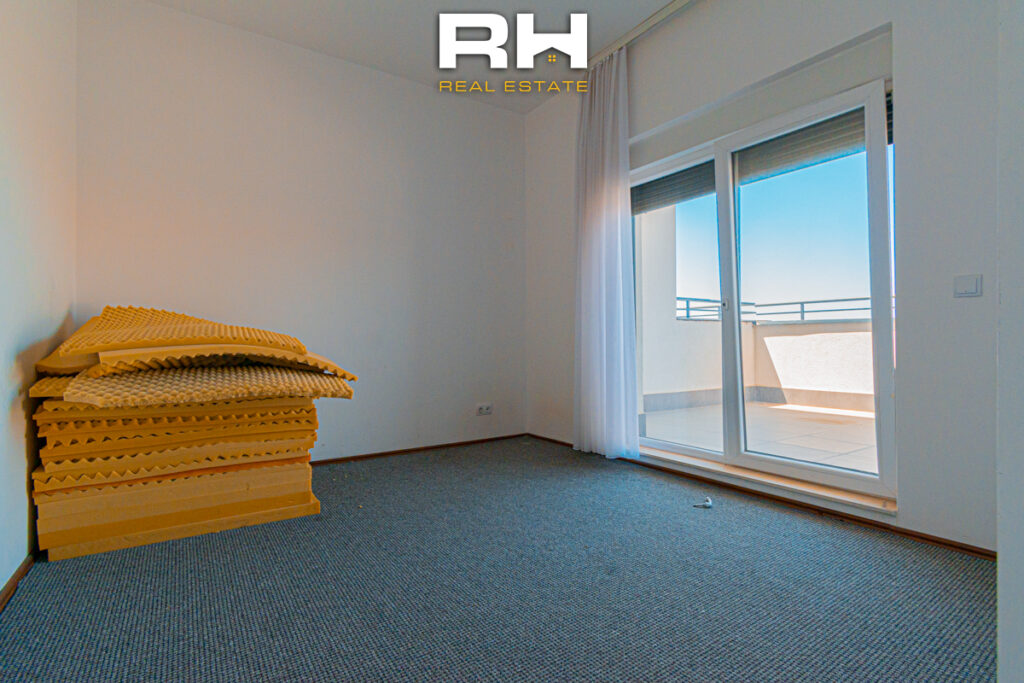 Penthouse 107.7 + 145m² në SHITJE te Prishtina e Re