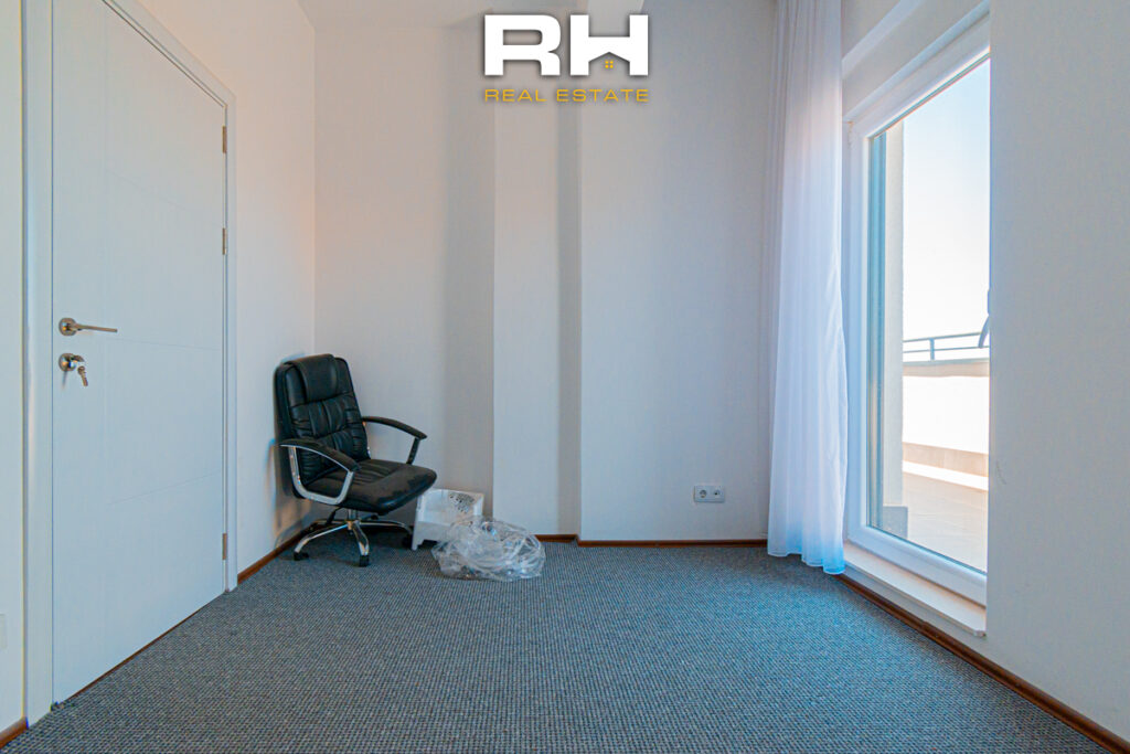 Penthouse 107.7 + 145m² në SHITJE te Prishtina e Re