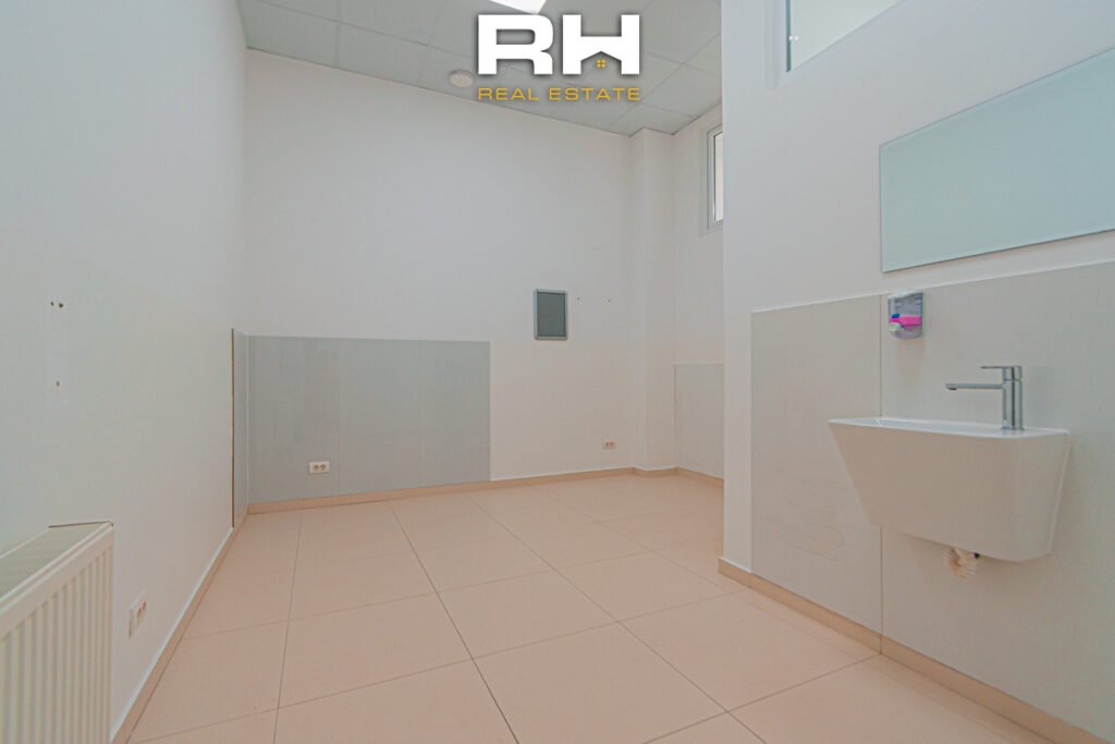 Lokal 84m² me #QIRA në Emshir