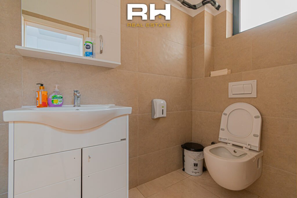 Lokal 180m² me #QIRA në Emshir
