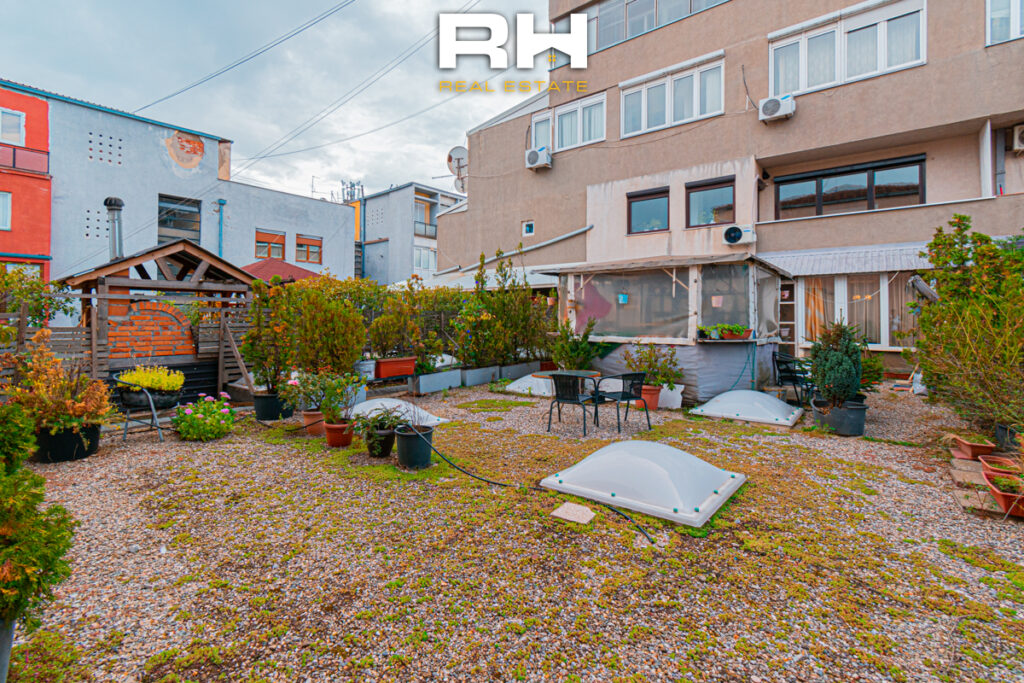 Banesë 140m² + 138m² në SHITJE në Qendër