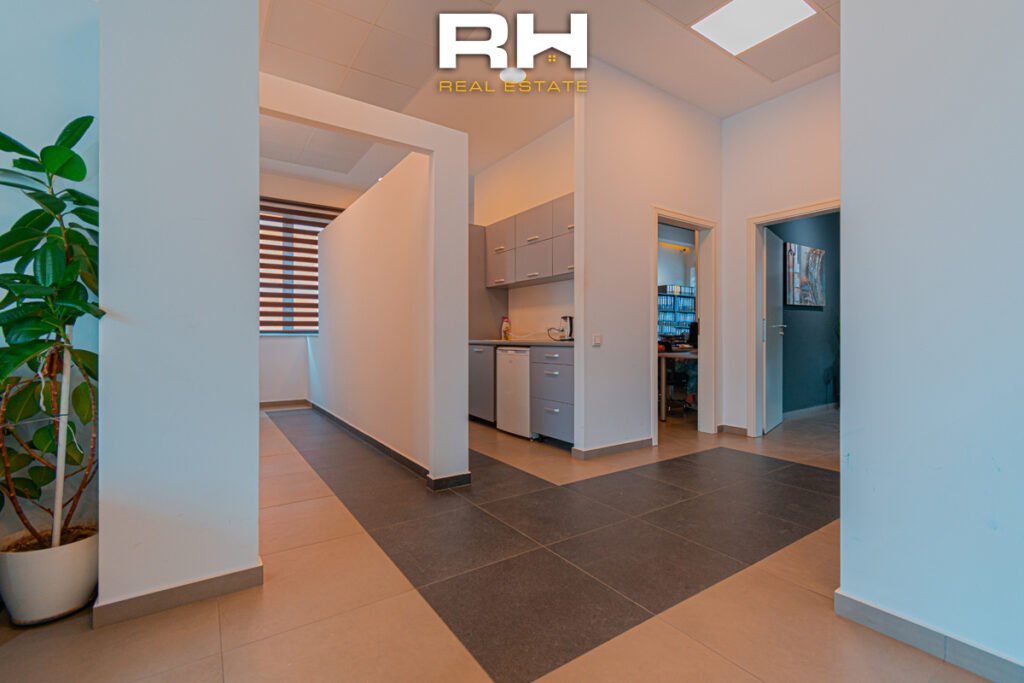 Lokal 180m² me #QIRA në Emshir