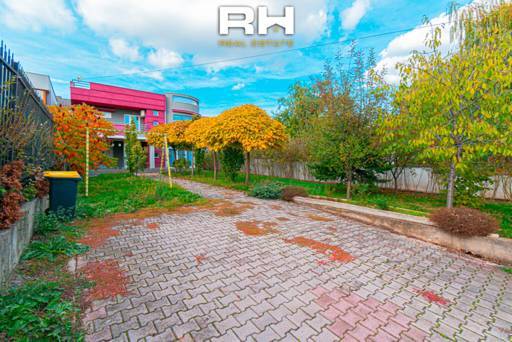 Shtëpi 237m² me #QIRA në Veternik