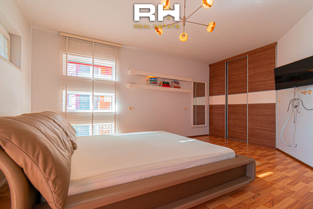 Shtëpi 237m² me #QIRA në Veternik