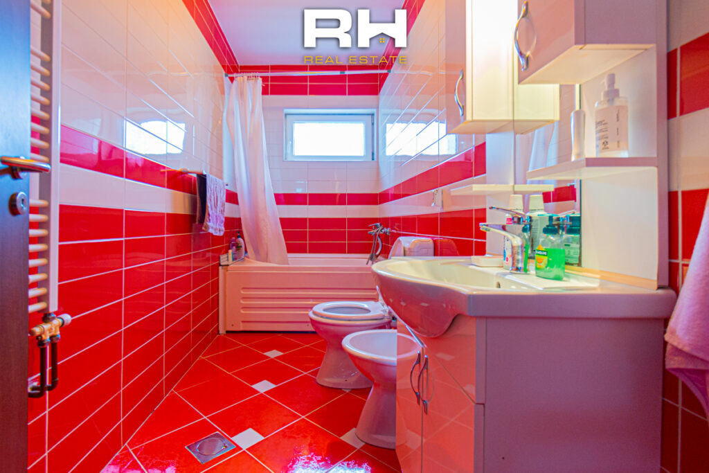 Shtëpi 237m² me #QIRA në Veternik