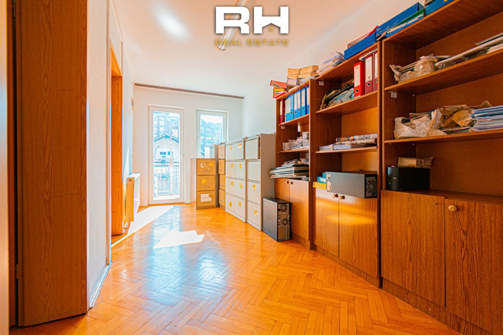 Objekt 432m² me #QIRA në Pejton