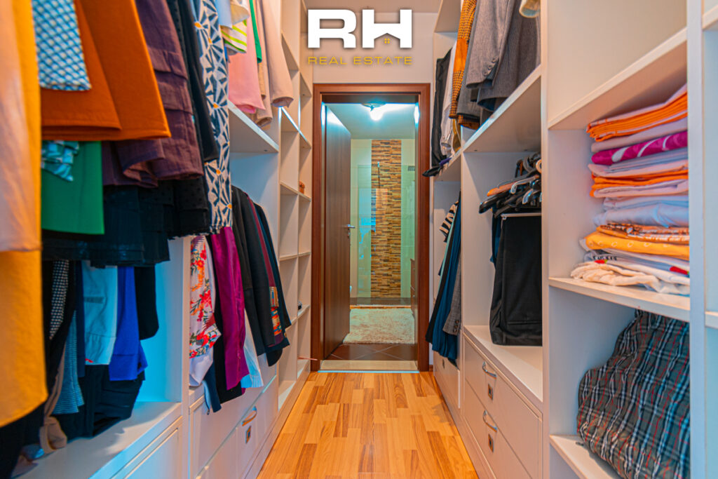 Shtëpi 237m² me #QIRA në Veternik