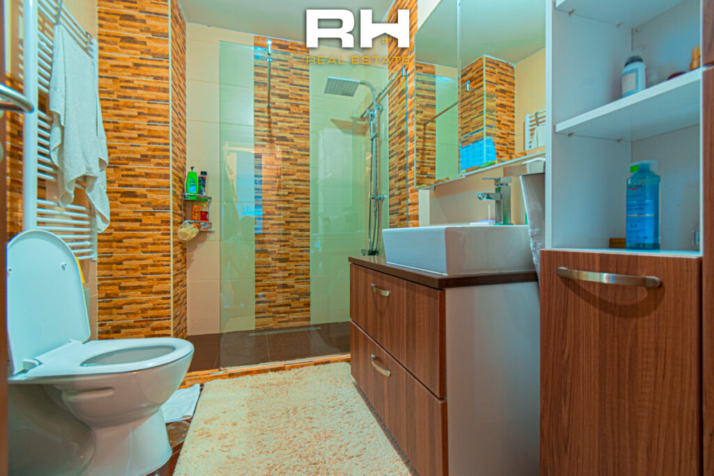 Shtëpi 237m² me #QIRA në Veternik
