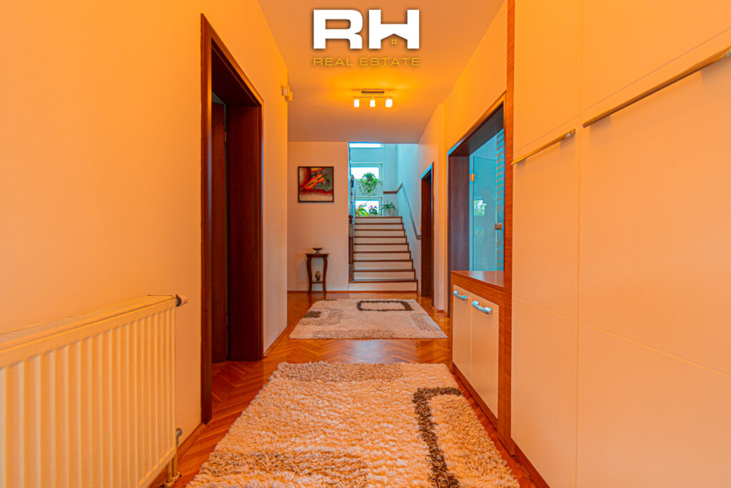 Shtëpi 237m² me #QIRA në Veternik