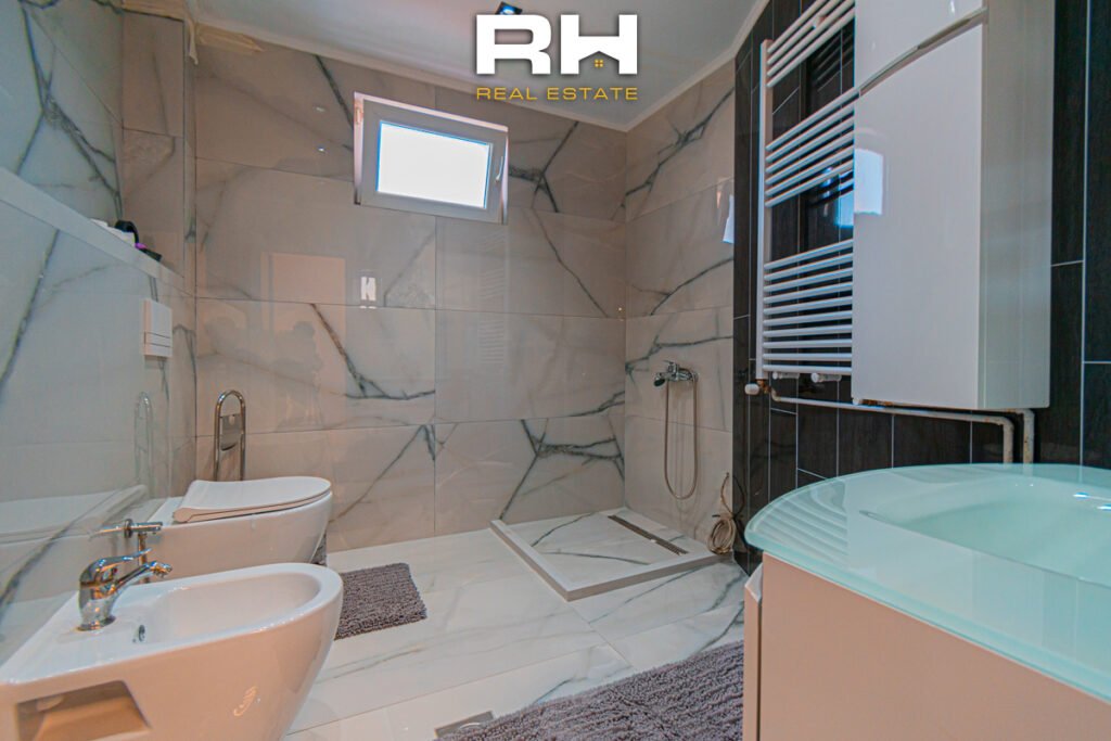Shtëpi 345m² me #QIRA në Hajvali