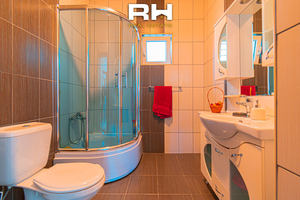 Shtëpi 237m² me #QIRA në Veternik