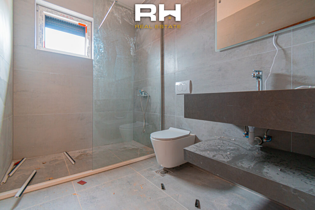 Shtëpi 375m² në SHITJE në City Home, Matiçan