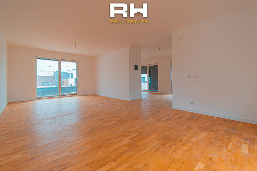Shtëpi 375m² në SHITJE në City Home, Matiçan