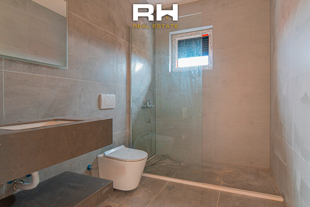 Shtëpi 375m² në SHITJE në City Home, Matiçan